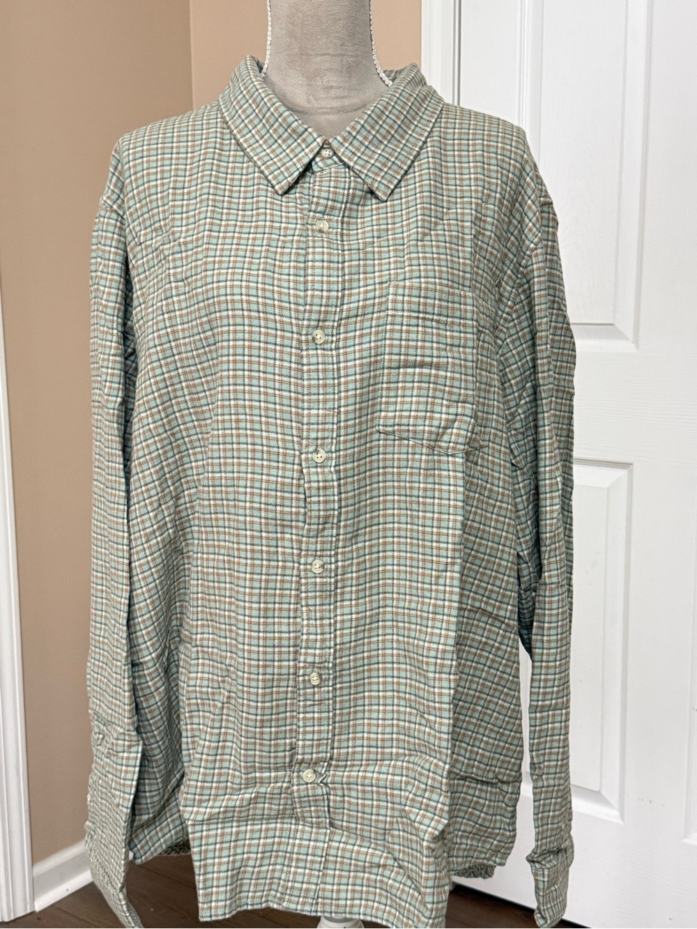BDG by UO Men’s Plaid “The Baggy Shirt” button-down flannel shirt XXL